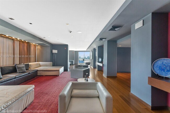 Building Photo - 325 Biscayne Blvd