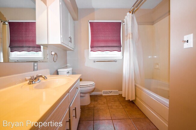 Building Photo - 3 br, 2 bath House - 2825 S. Stewart Ave