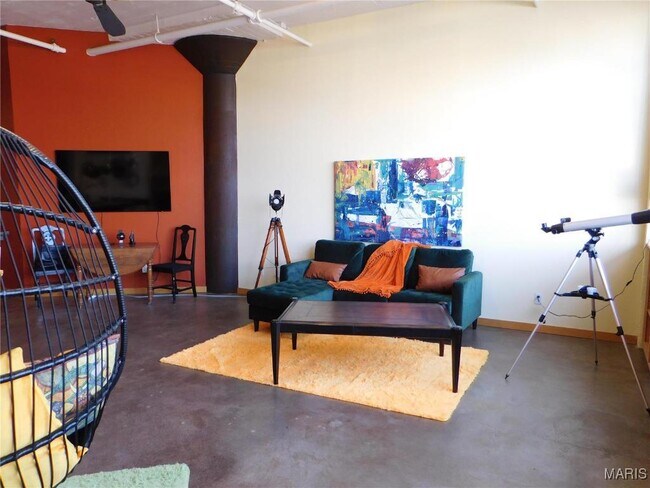 Building Photo - 701 N 15th St