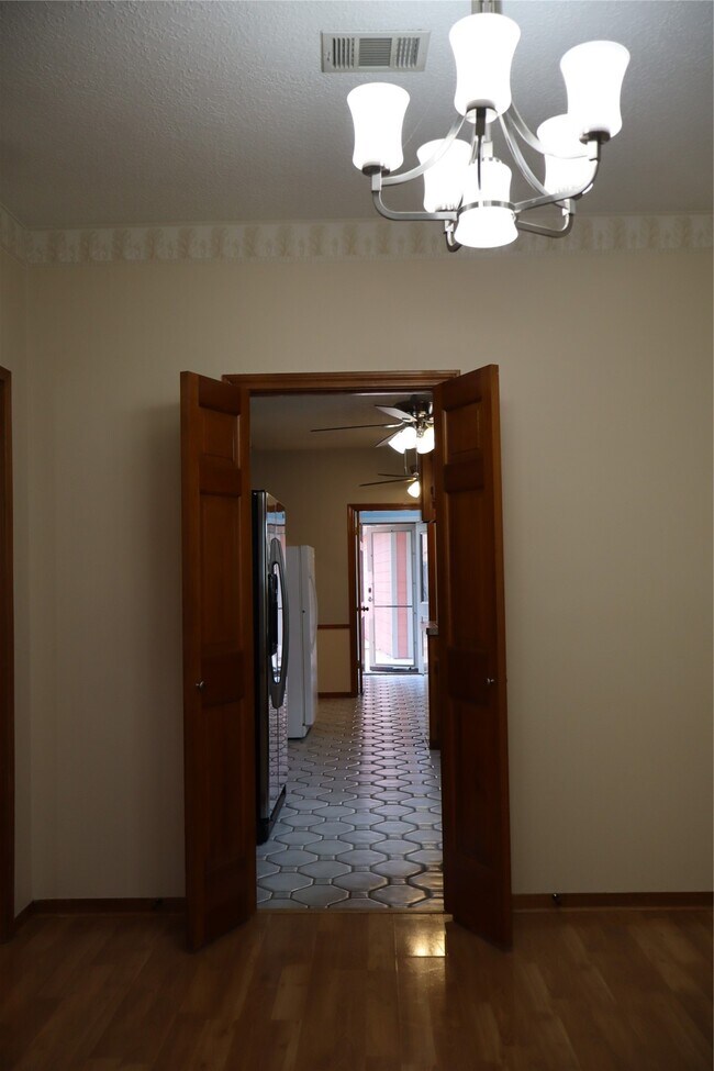 Building Photo - 6315 Seegers Trail Dr