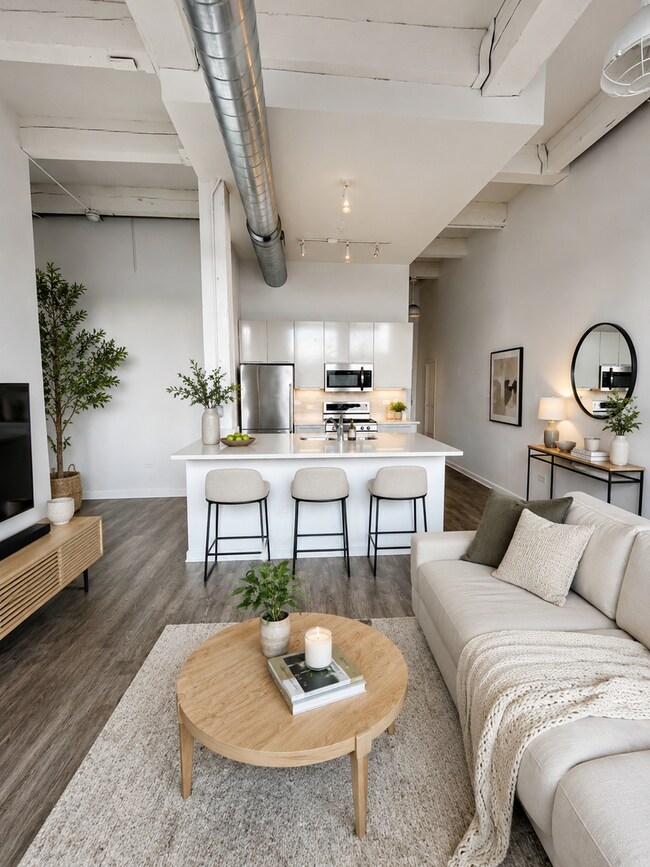 Building Photo - Loft-style condo-quality 3 Bed/2 ba IN UNIT LAUNDRY