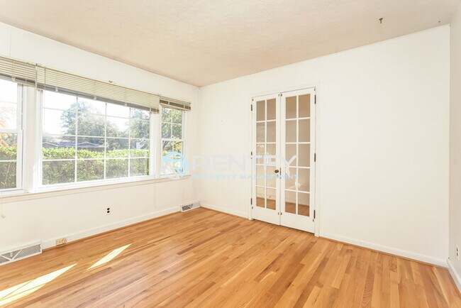 Building Photo - 260 Stewart Rd SE