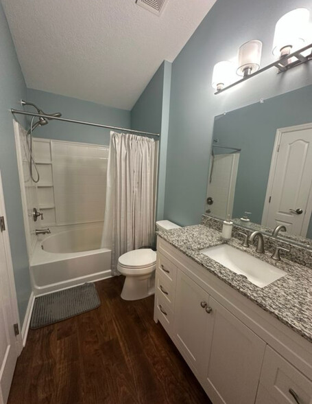 Master Bathroom - 750 Hidden Ridge Ct