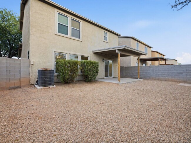 Building Photo - 6790 S Parliament Dr