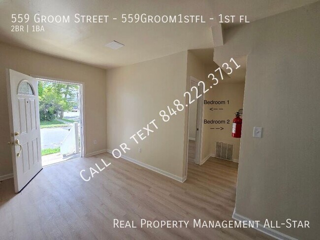 Building Photo - 559 Groom St