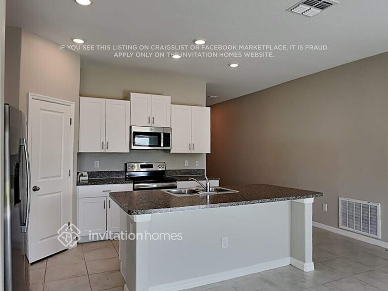 Building Photo - 1573 Blue Rose Dr