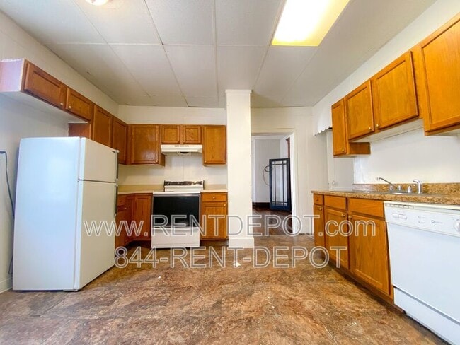 Building Photo - 412 E Riverside Dr