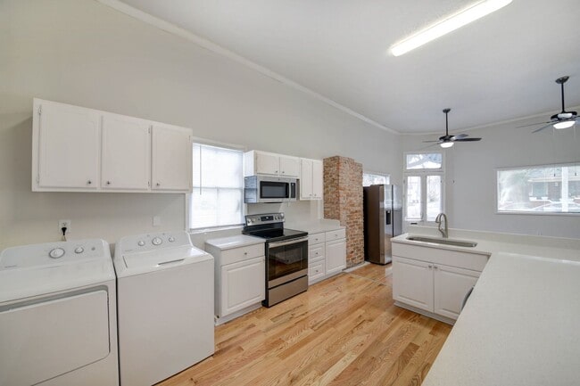 Building Photo - 602 W 36th St