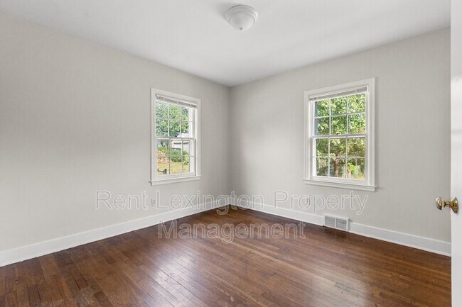 Building Photo - 312 Boiling Springs Dr