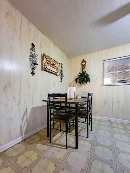 Building Photo - 1540 Valerie Dr