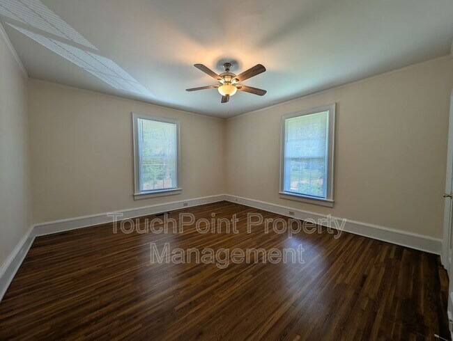 Building Photo - 476 Spring St SW