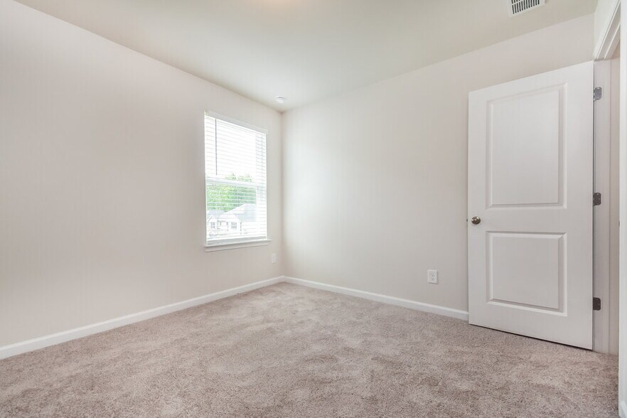 Building Photo - 150 Longleaf St