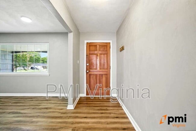 Building Photo - 3100 Kenelm Dr
