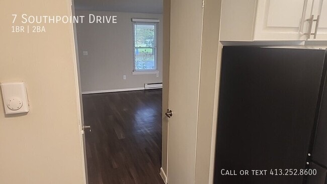 Building Photo - 7 Southpoint Dr