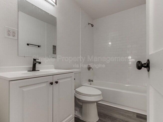 Building Photo - 405 E Northrup Dr