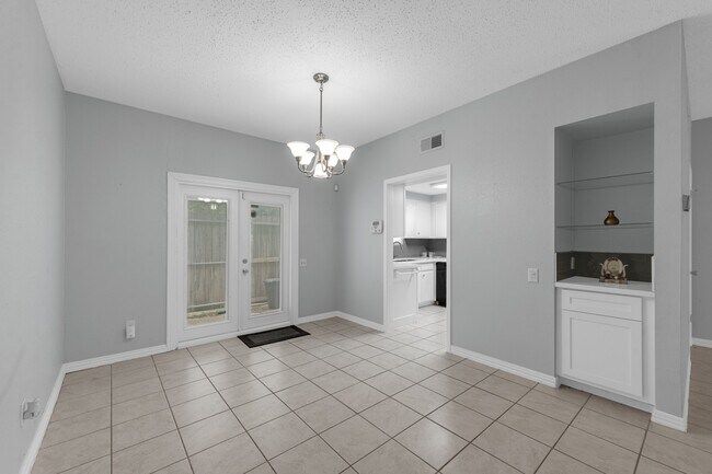 Building Photo - 11710 Southlake Dr