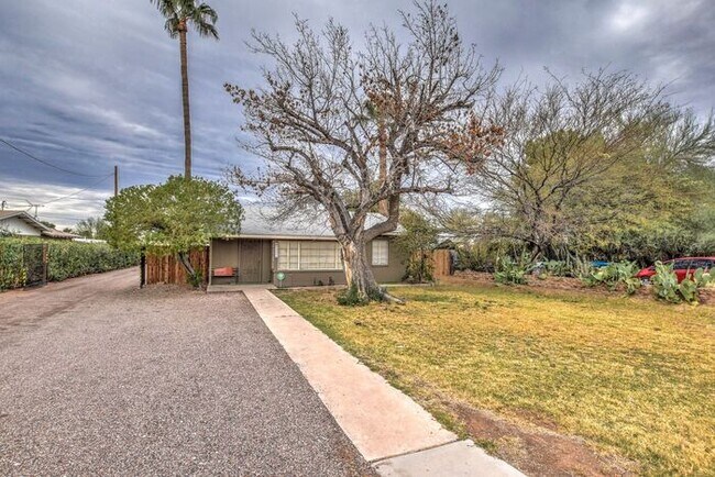 Building Photo - Vintage Ranch Home