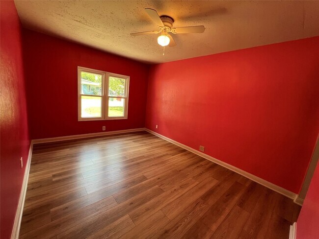 Building Photo - 1515 N Binkley St