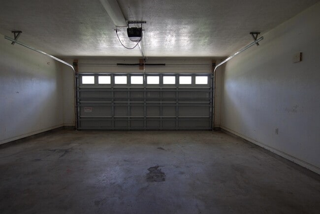 Building Photo - 8525 Sunflower Ln