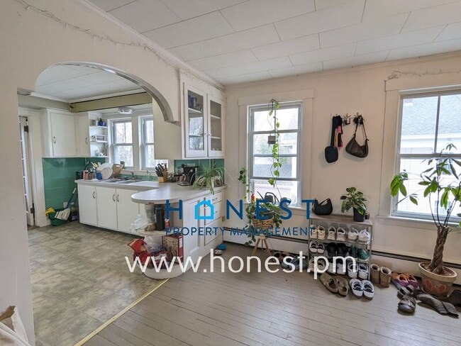 Building Photo - 20 Academy St