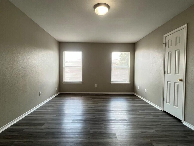 Building Photo - 13120 Dearbonne Dr