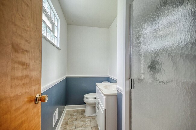 Building Photo - PRIME LOCATION Beautiful Home 1 Mile from ...