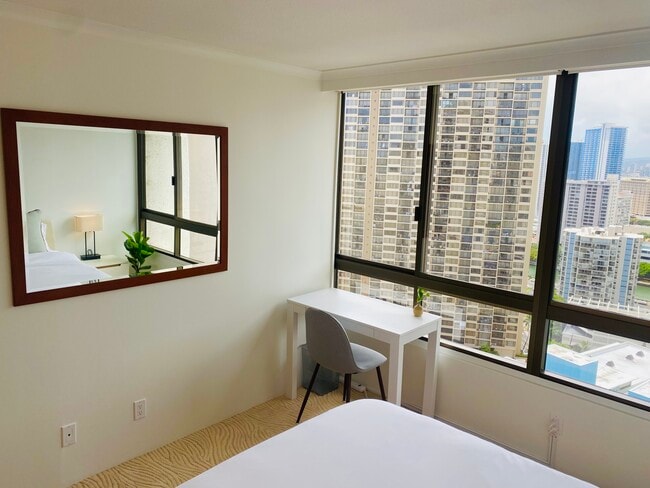 Building Photo - 1910 Ala Moana Blvd