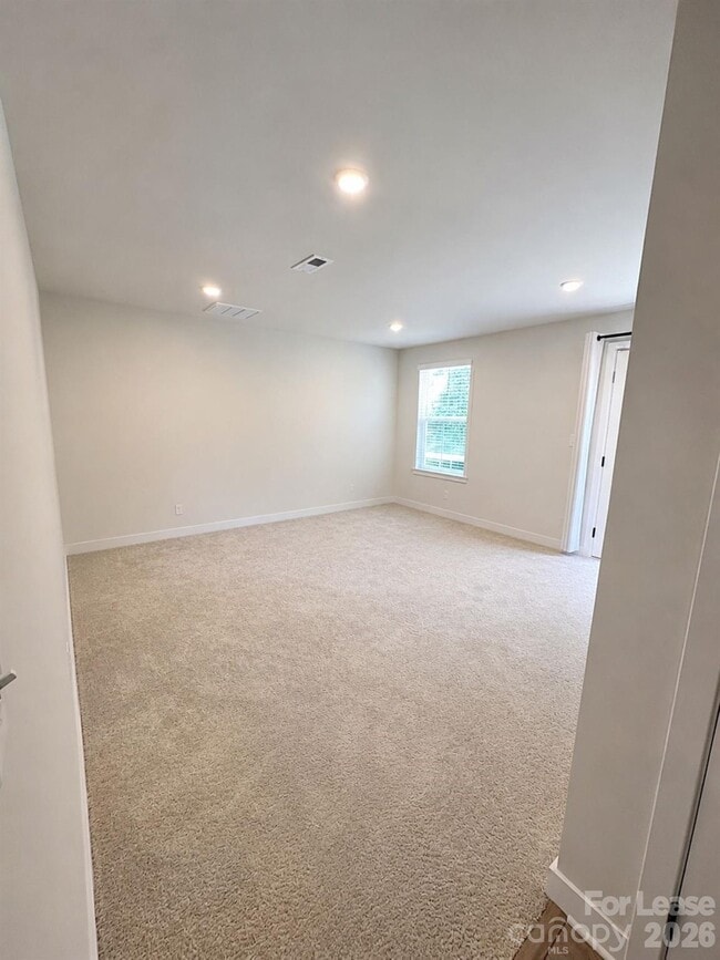 Building Photo - 9802 Oaklawn Blvd NW