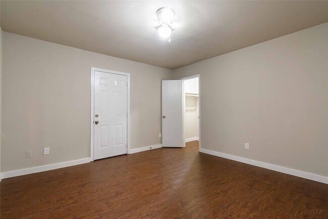 Building Photo - 12046 Beechnut St