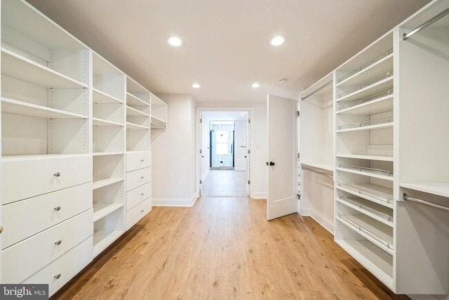 Building Photo - 840 Leland St