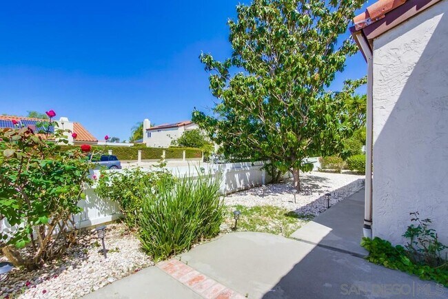Building Photo - 11742 Avenida Sivrita