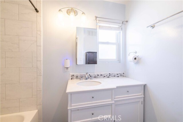 Building Photo - 1227 E 1st St