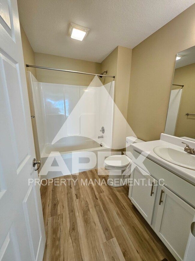 Building Photo - AVALON TOWNHOMES – LIKE NEW - 2 Bd/2.5 Ba Townhome off Topside Road with convenient access to Mar...