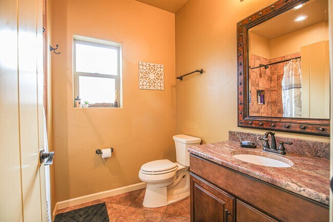 Building Photo - 557 Tierra Bella Dr