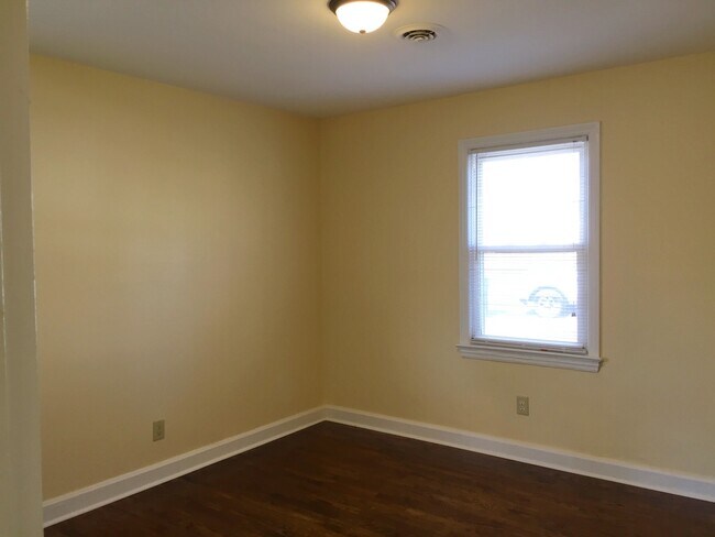 Building Photo - 4323 Cornell Ave