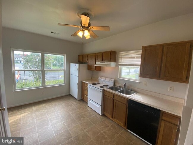 Building Photo - 10910 Coreys Way