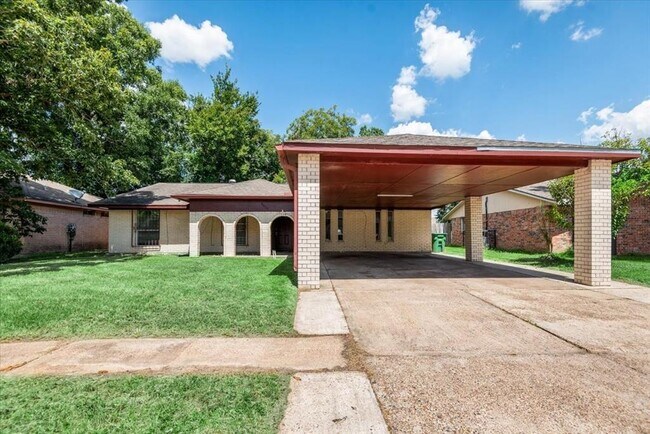 Primary Photo - 8630 Valley S Dr