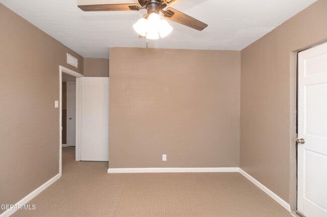 Building Photo - 321 Walsh Ln