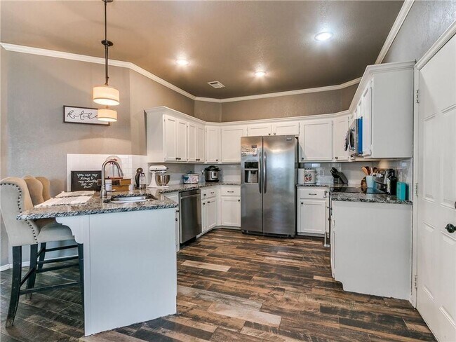 Building Photo - Gorgeous Home Located In Choctaw!!!