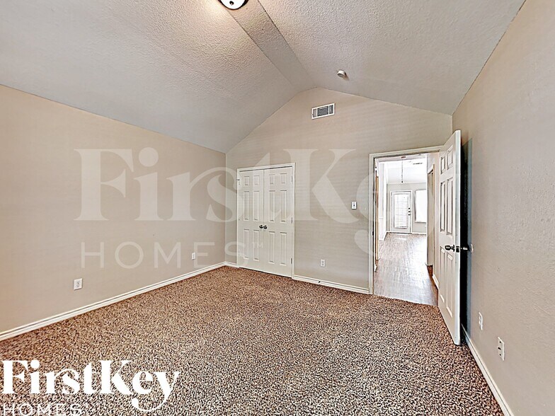 Building Photo - 415 N Gaston Dr