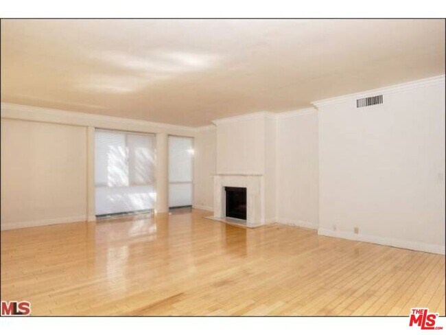 Building Photo - 318 N Maple Dr