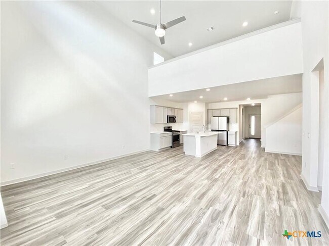 Building Photo - 100 Geminiflora Bend