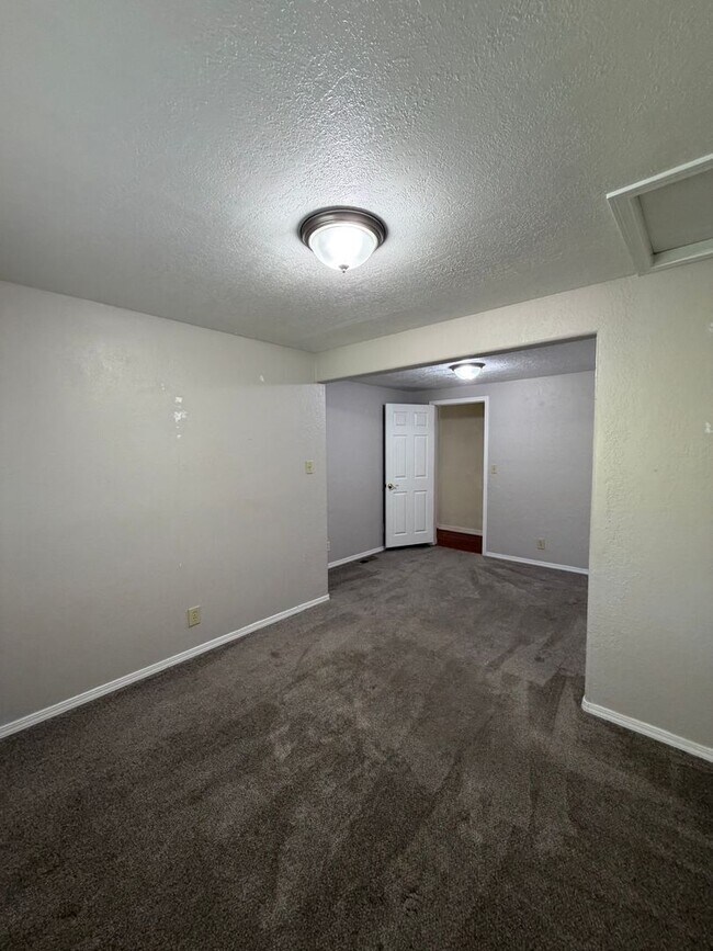 Building Photo - Rare 3-Acre 3BR Home in South Salem – Shops, Workspace & Greenhouses