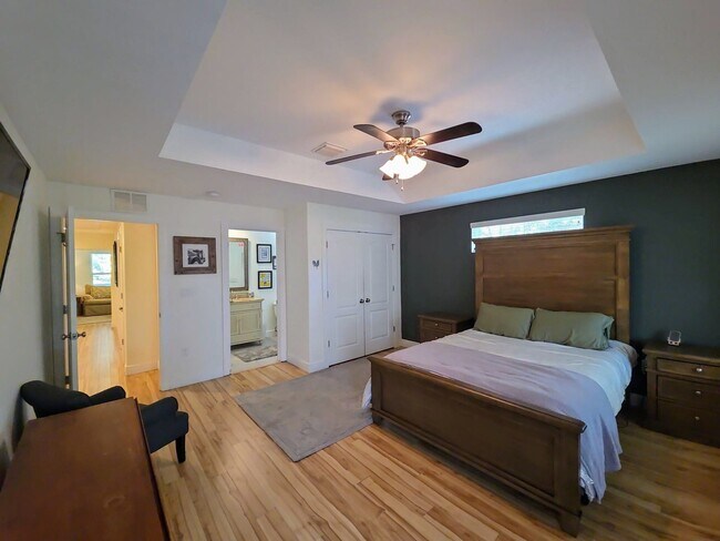 Building Photo - 857 10th Ave S