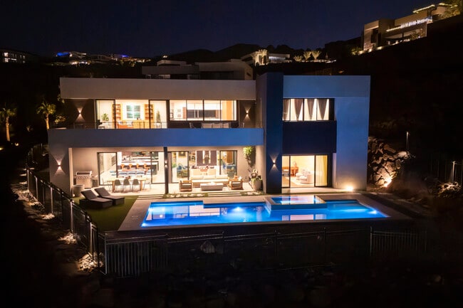 Building Photo - 609 Sleeping Dragon Dr