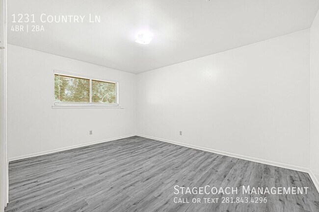 Building Photo - 1231 Country Ln