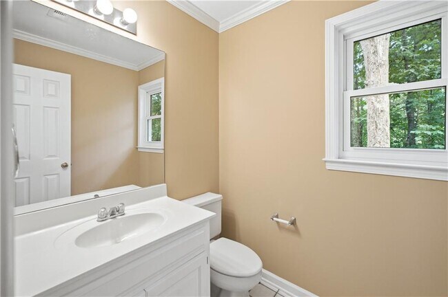 Building Photo - 5525 Hampstead Way