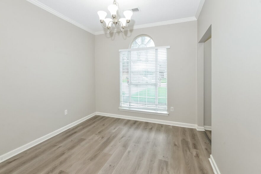 Building Photo - 7415 Creekside Dr