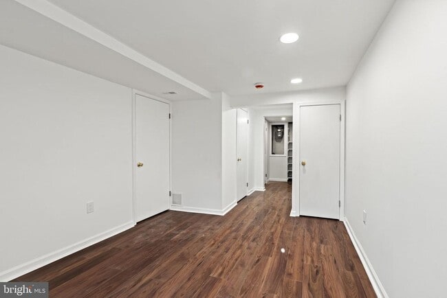 Building Photo - 5 Dowling Ave