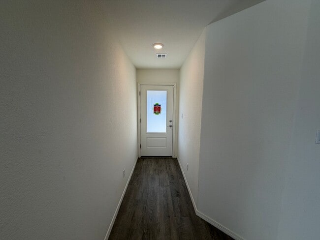 Building Photo - 3 Bedroom Single Story Home Available Near Huning Ranch Loop SW & Main St NW in Los Lunas!